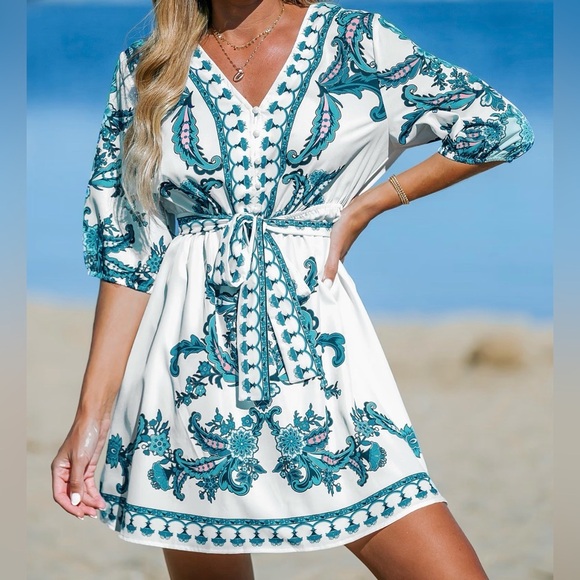 Cupshe Dresses & Skirts - Cupshe Green Paisley V-Neck Puff Sleeve Mini Dress